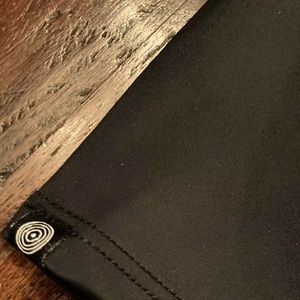 ONZIE LEGGINGS BLACK WITH SHEER CUT OUTS SIZE XS, worn once excellent condition